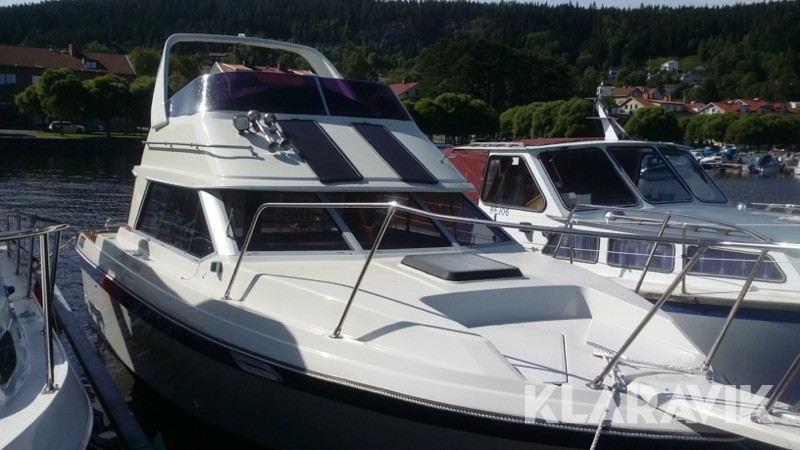 Motorbåt Bayliner 2556 Flybridge 