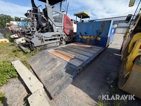 Asfaltsflak med tankar
