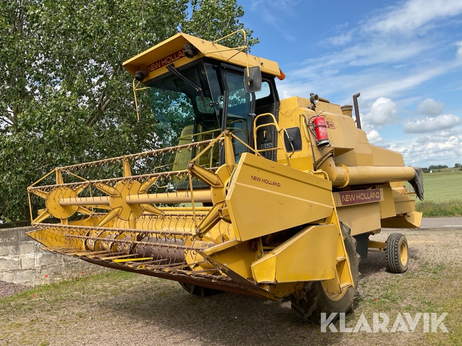 Skördetröska New Holland 8040 13 fot med skärbordsvagn