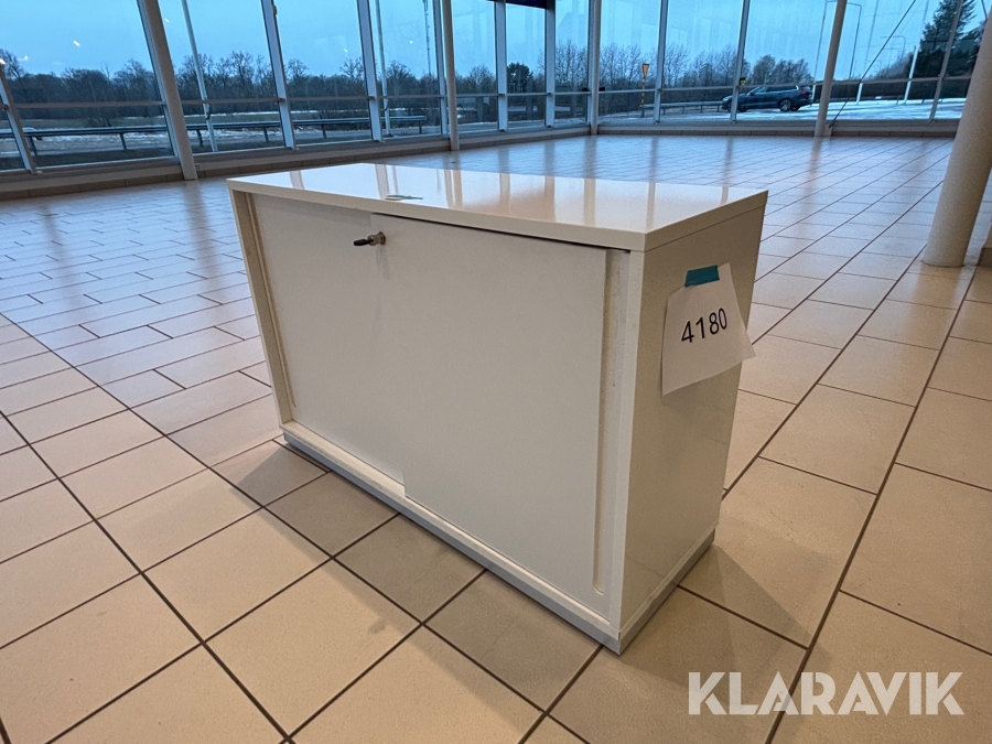 Skåp med skjutdörr