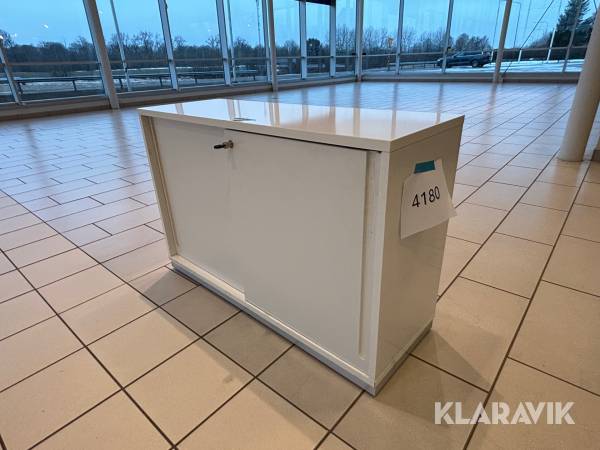 Skåp med skjutdörr