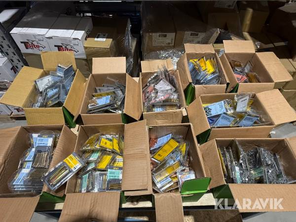 Diverse skruv&spik i småpaket