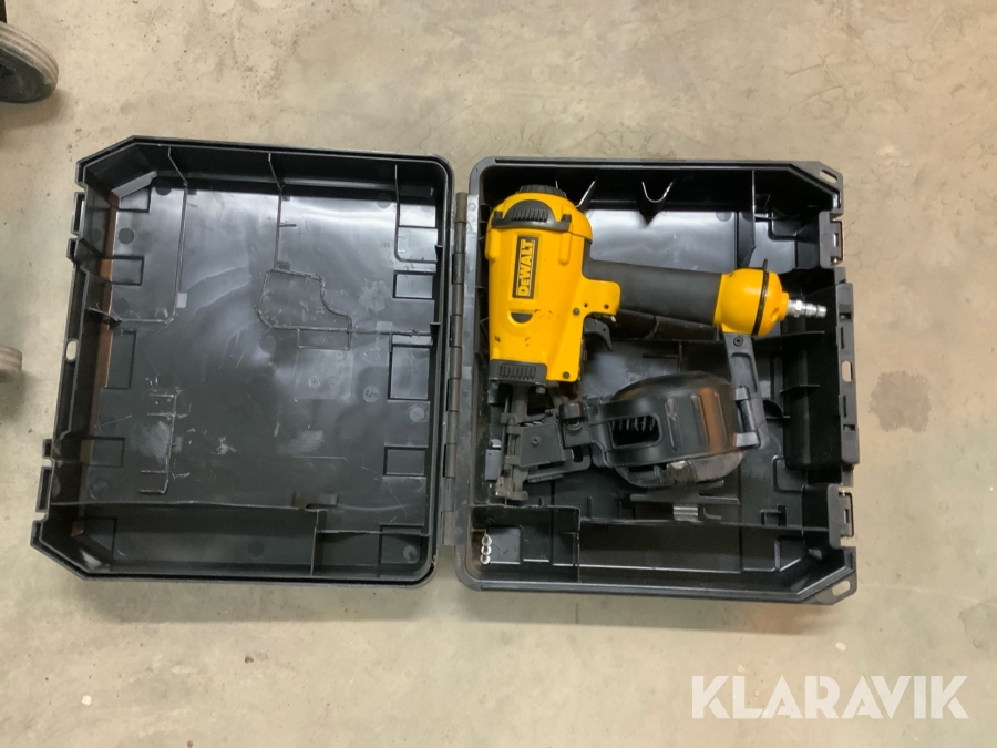 Pappspikmaskin Dewalt D51321 för tryckluft