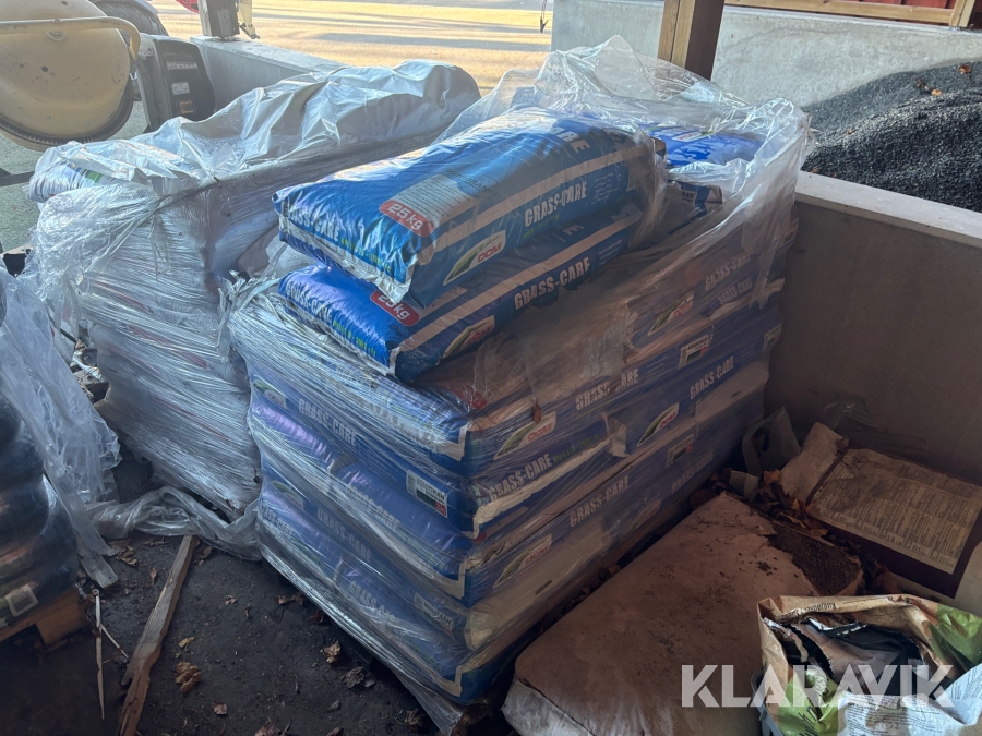 Gödning till gräsmatta 18 säckar DCM Grass-care