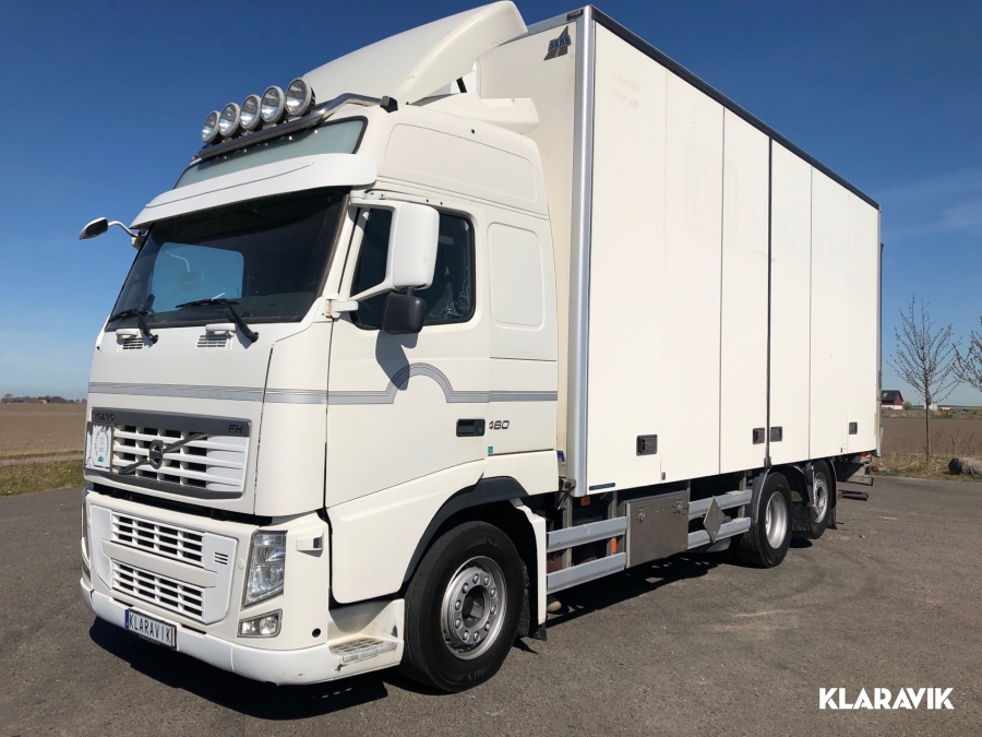 Lastbil Volvo FH med skåp och bakgavellift