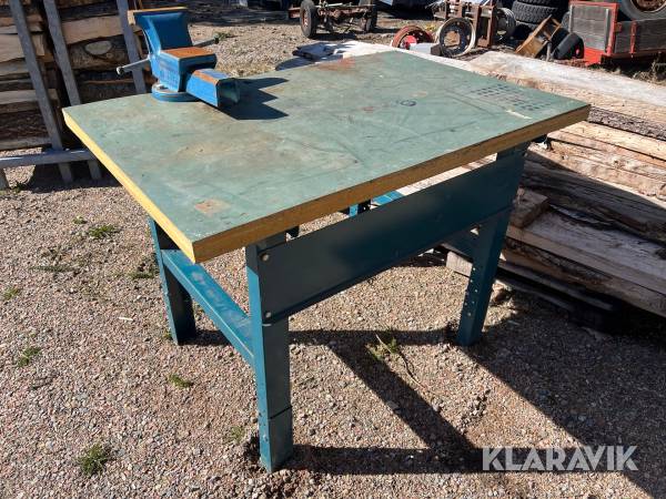 Arbetsbord med skruvstäd