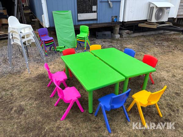 Barnbord med stolar