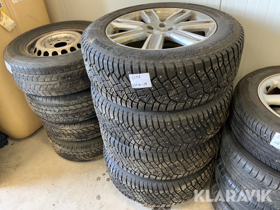 Dubbdäck på volvofälg Continental 235/60R18 4st