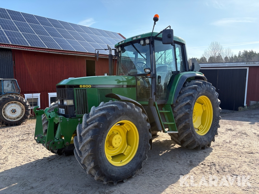 Traktor John Deere 6800