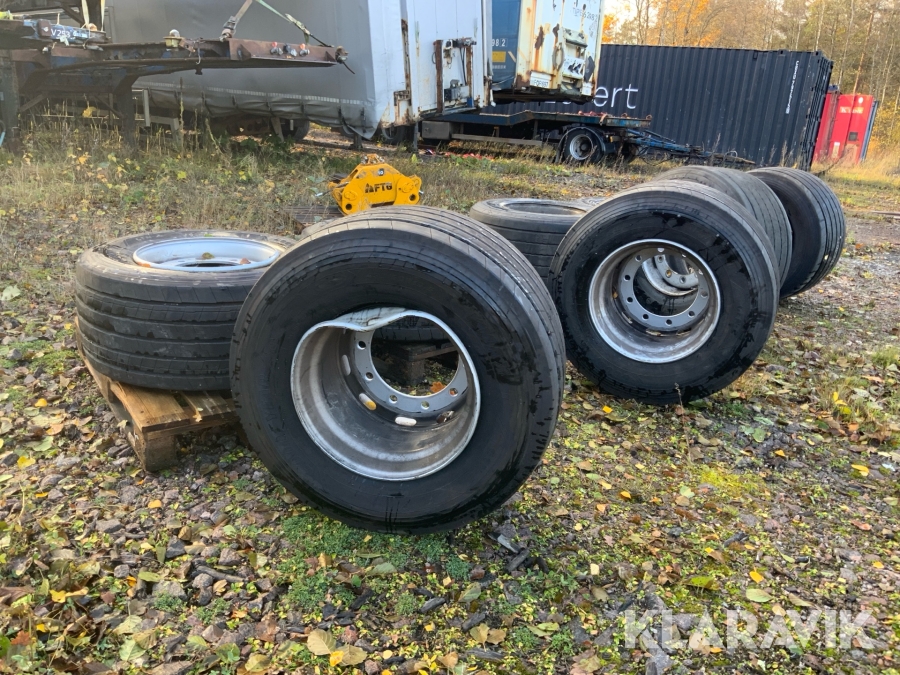 Däck med fälg 435/50R19.5 8st