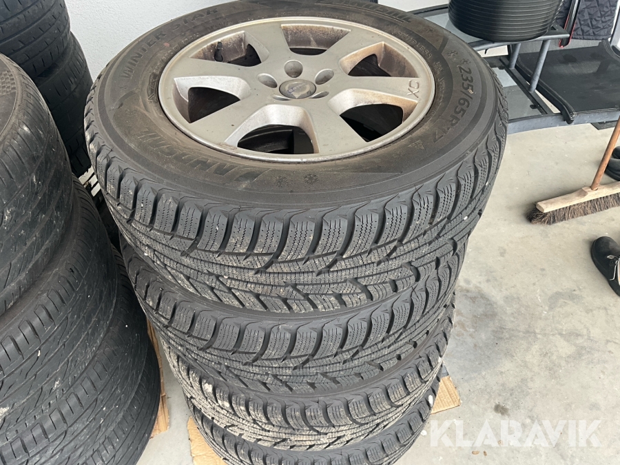 Friktionsdäck med fälg Landsail 235/65 R17