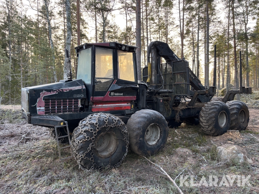 Skotare Valmet 890 med markberedningsaggregat