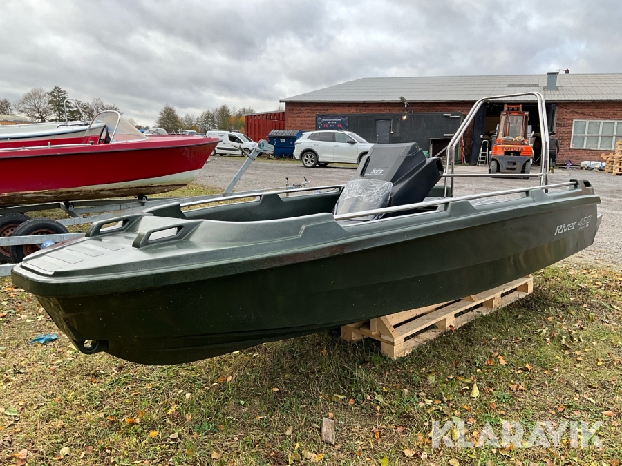 Motorbåt River 460