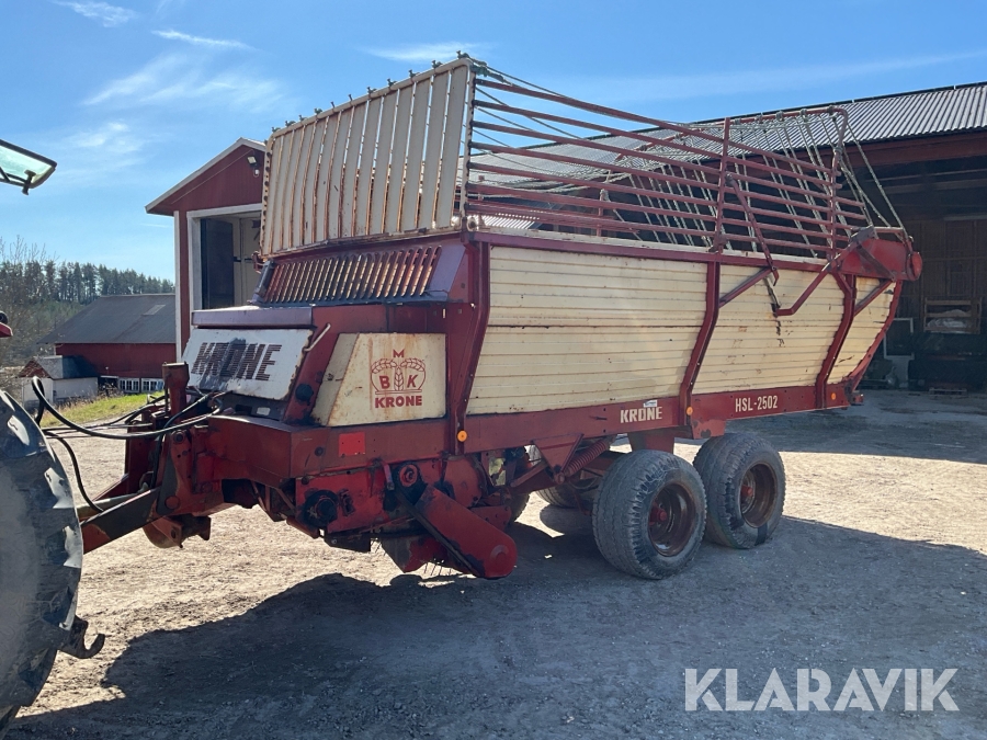 Självlastarvagn Krone HSL-2502T med hö kanon