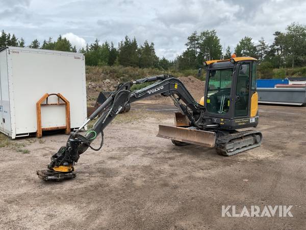 Grävmaskin Volvo EC 35D med tiltrotator och redskap