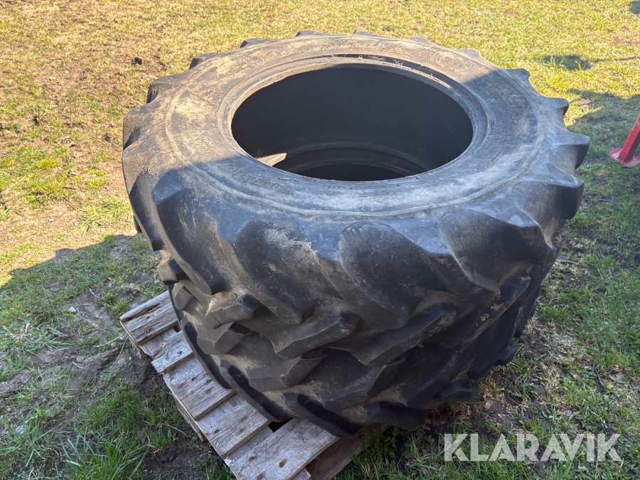 Traktordäck Goodyear 13.6R24 2st