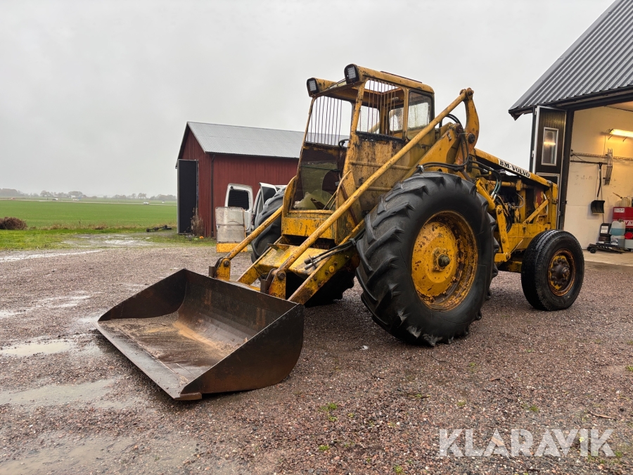 Baklastare Volvo BM LM 225 med skopa och gafflar