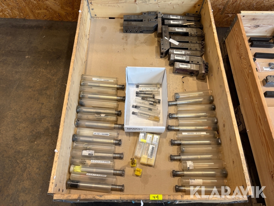 Parti med brotchar och svarvstålshållare