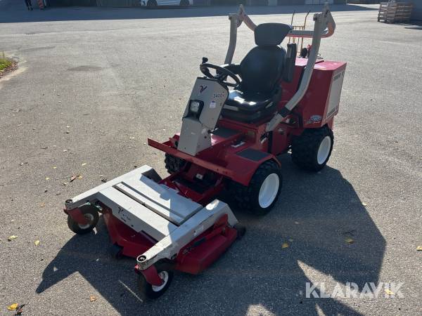 Redskapsbärare Ventrac 3400Y med redskap