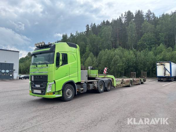 Tungdragare Volvo FH 13 med skogsjumbo