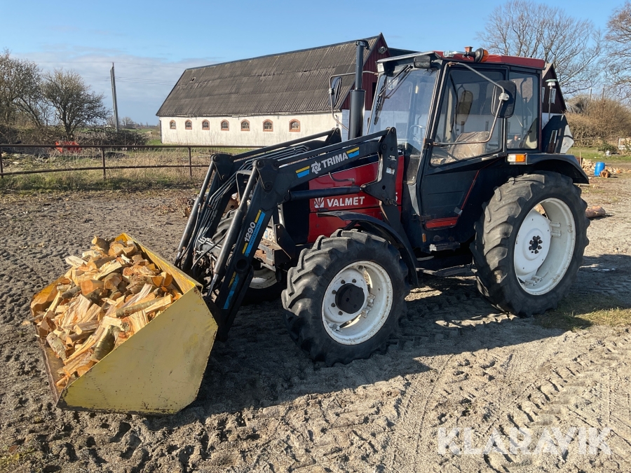 Traktor Valmet 455 med frontlastare