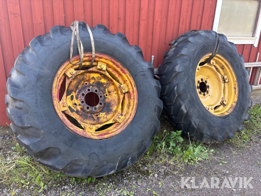 Däck Firestone 16.9-30 med fälg 2 st