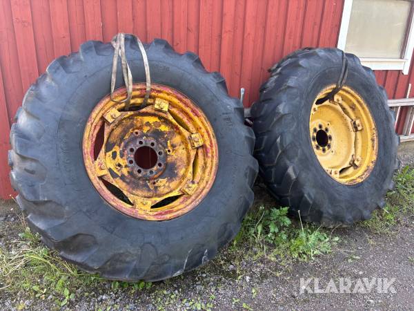 Däck Firestone 16.9-30 med fälg 2 st