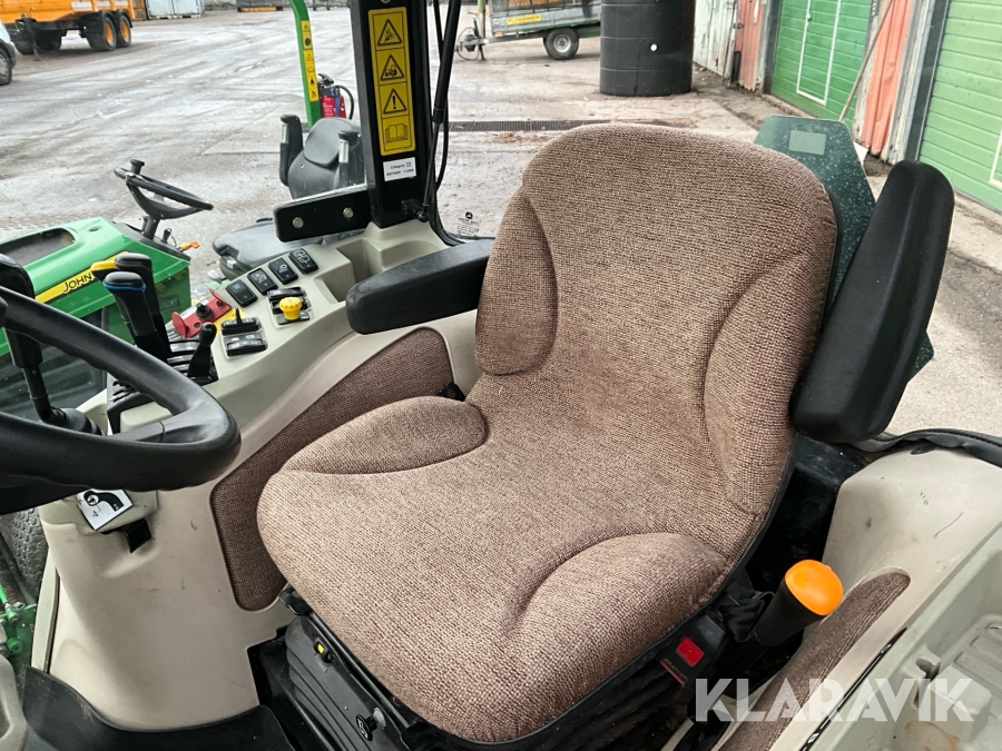 Traktor John Deere 4720