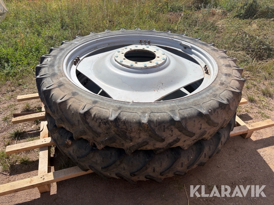 Lantbruksdäck på fälg Kleber 300/95R52 2 st