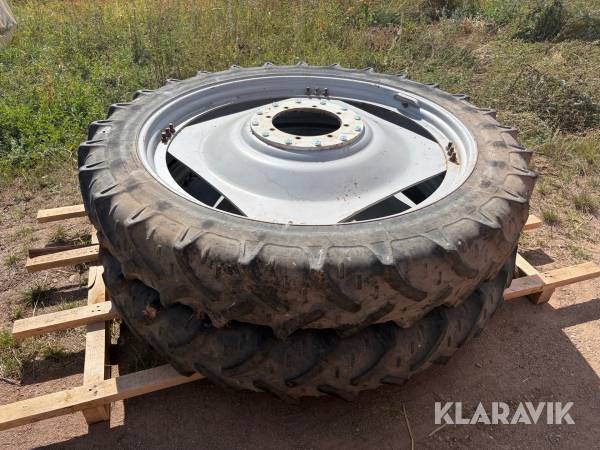 Lantbruksdäck på fälg Kleber 300/95R52 2 st