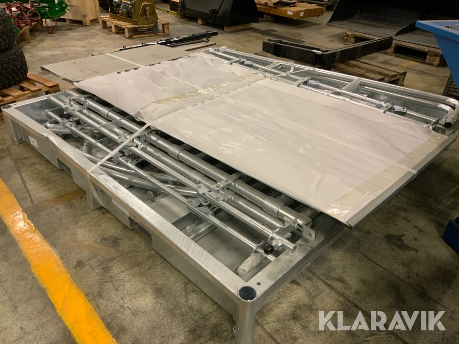 Foderhäck med låsgrindar för nöt 12 platser Kellfri