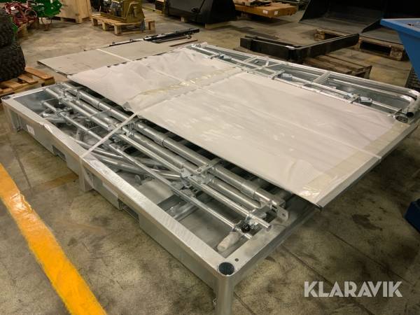 Foderhäck med låsgrindar för nöt 12 platser Kellfri