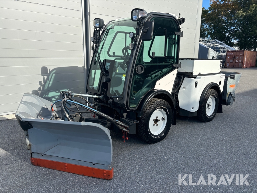 Redskapsbärare Multihog CX55 med vikplog och Sandspridare