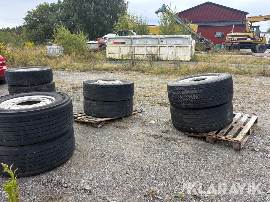 Lastbilsdäck med fälg Bridgestone, Michelin 385/55R22.5 & 315/70R225