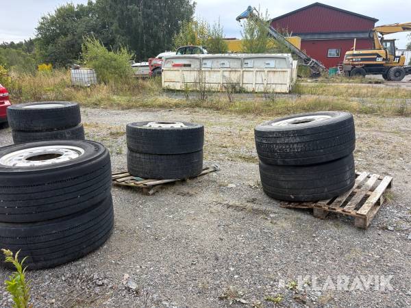 Lastbilsdäck med fälg Bridgestone, Michelin 385/55R22.5 & 315/70R225