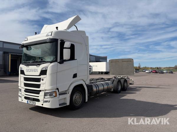 Lastbil Scania R410 6x2 chassi med bakgavellyft