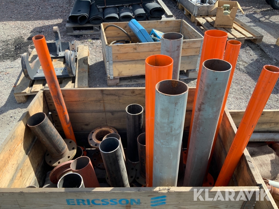 Klaravik Auktioner | Rör med flänsar även lösa flänsar