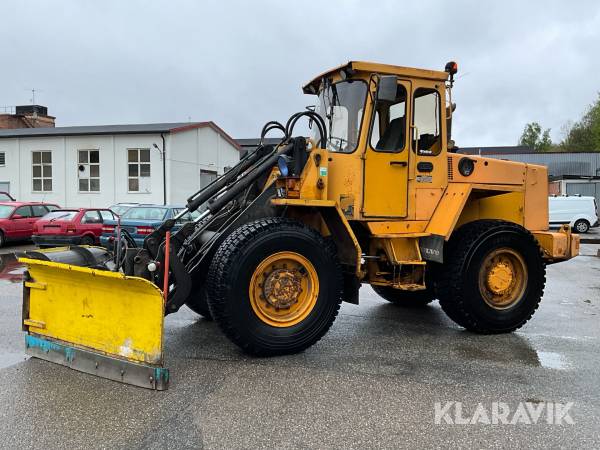 Hjullastare Volvo BM L50 med vikplog och skopa