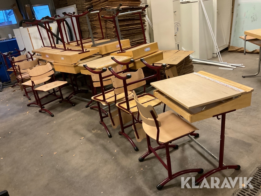 Skolbänkar och stolar