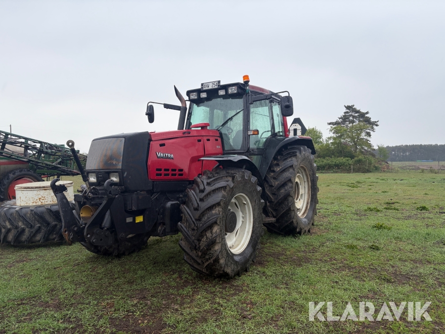 Traktor Valtra 8550-4 HiTech med dubbelmontage