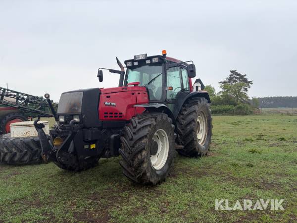 Traktor Valtra 8550-4 HiTech med dubbelmontage