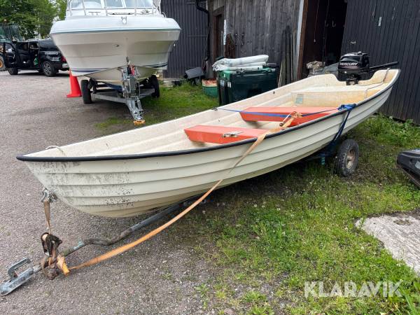 Båt med båtmotor 4hk