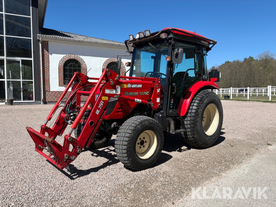 Traktor Branson 5025C med frontlastare och 2 st redskap