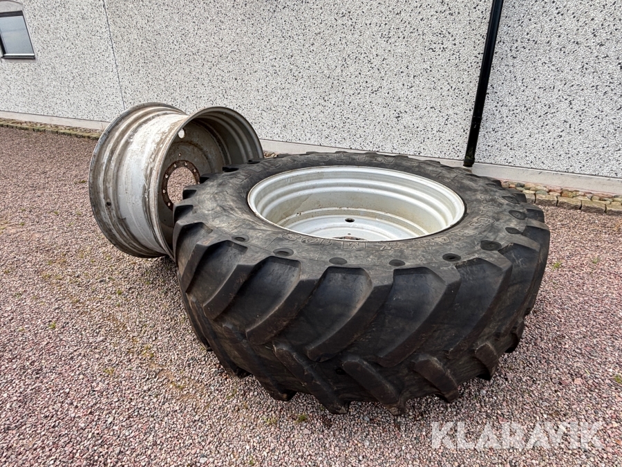Traktordäck Michelin med fälg 650/65R42