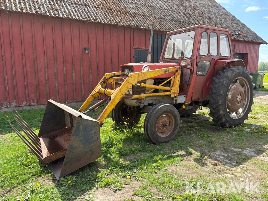 Traktor Massey Ferguson 165 S med frontlastare och två redskap