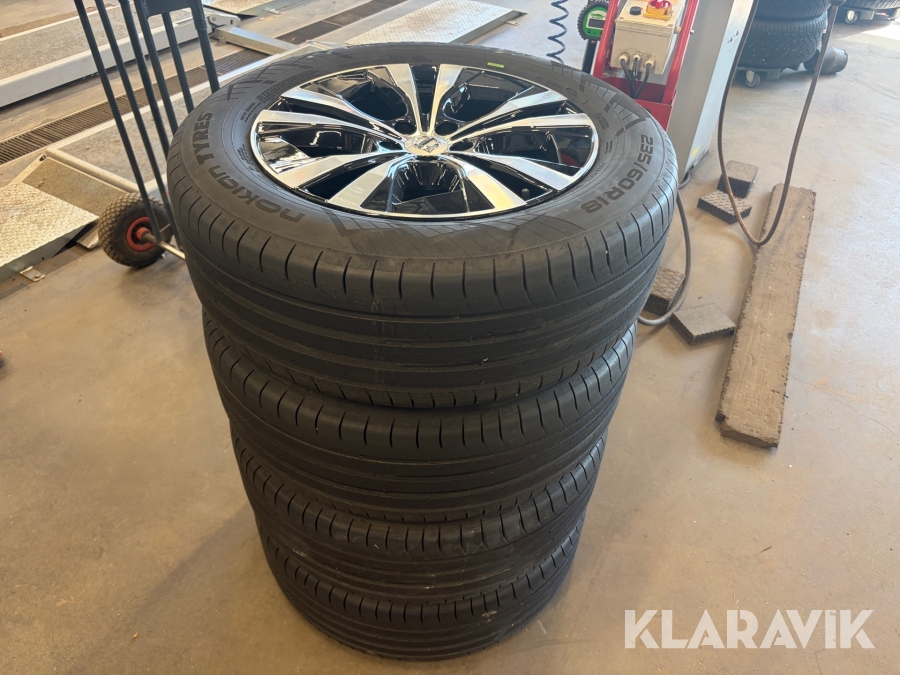 Däck med Volvo Originalfälgar Nokian 235/60R18 4 st