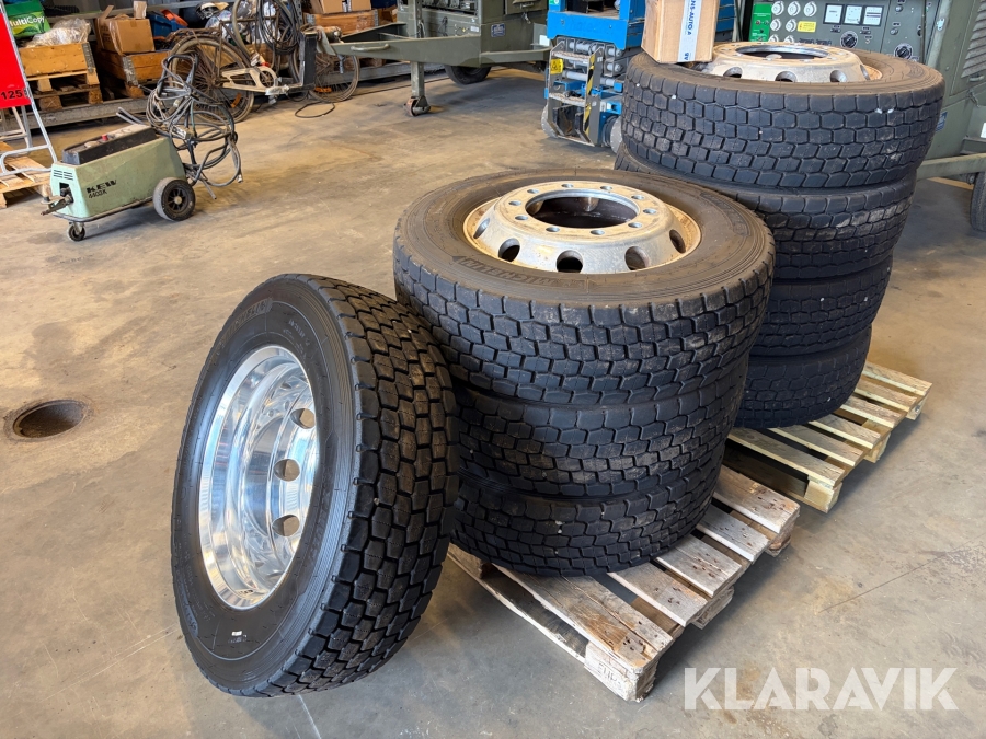 Lastbilsdäck med aluminiumfälg Michelin X-Multi 275/70R22,5 8 st