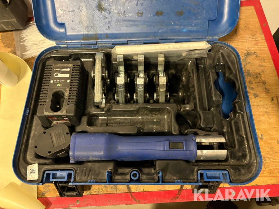 Pressmaskin Geberit AFP101 Med M-käftar 15-35