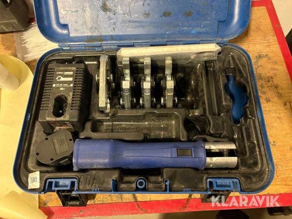 Pressmaskin Geberit AFP101 Med M-käftar 15-35