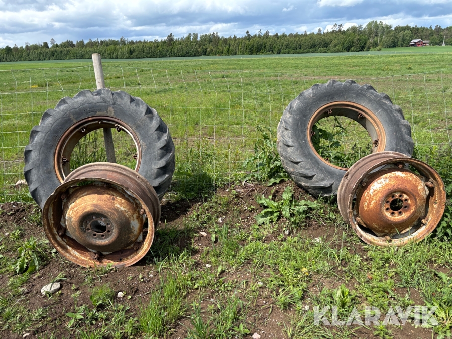 Lantbruksdäck med extra nav Goodyear 14.9/13-28 2 st